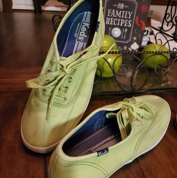 COPY - 🧚♂️Keds apple green 7 1/2 M